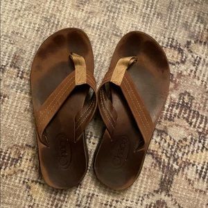 Women’s leather Chaco flip flops Size 6